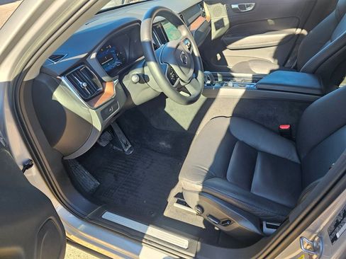 Certified 2023 Volvo XC60 B5 Plus AWD/4WD image 17