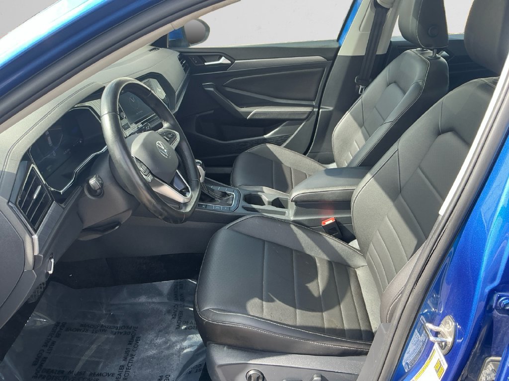 Used 2024 Volkswagen Jetta SE FWD image 9