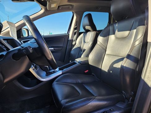 Used 2017 Volvo XC60 T6 Dynamic w/ Preferred Option Package image 10