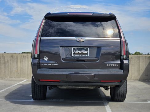 Used 2016 Cadillac Escalade Platinum image 7