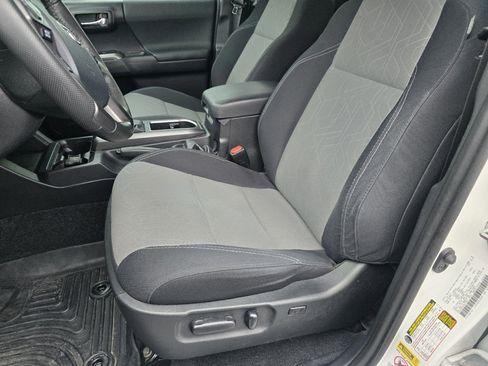 Used 2020 Toyota Tacoma TRD Off-Road image 18