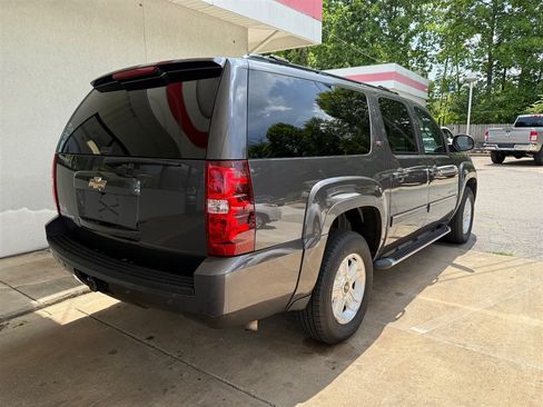 Used 2011 Chevrolet Suburban LT w/ Luxury Package AWD/4WD image 3