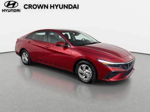 Certified 2026 Hyundai Elantra SE FWD image 3
