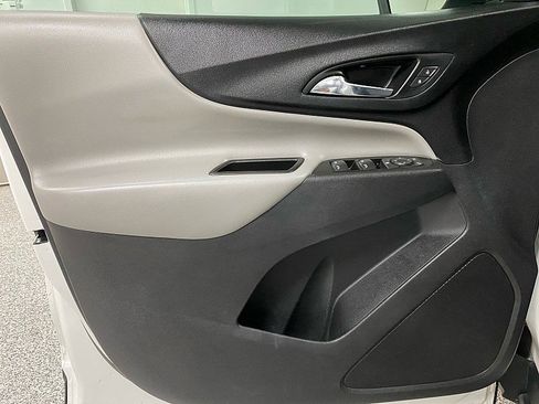Used 2020 Chevrolet Equinox LS image 11