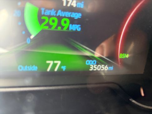 Used 2025 Toyota RAV4 XLE AWD/4WD image 17