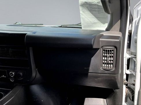 Used 2017 Chevrolet Express 2500 RWD image 27