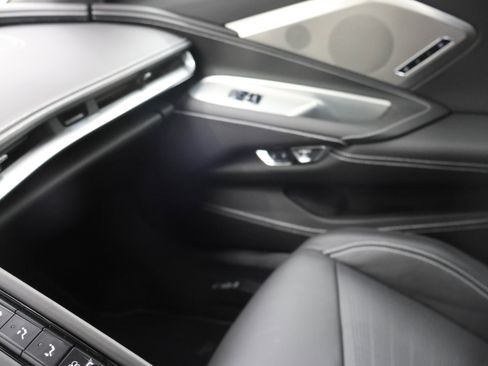 Used 2023 Chevrolet Corvette Stingray Premium Cpe w/ Z51 Performance Package image 12