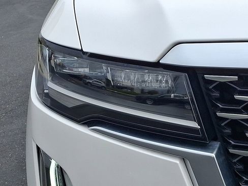 Certified 2023 Cadillac Escalade Premium Luxury image 9