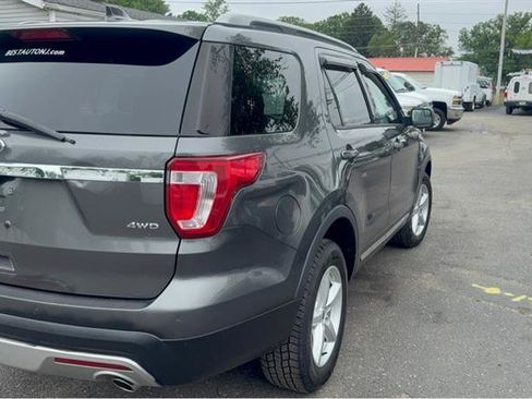 Used 2016 Ford Explorer XLT w/ Equipment Group 201A AWD/4WD image 2