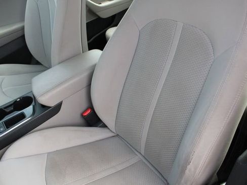 Used 2017 Hyundai Sonata SE image 3