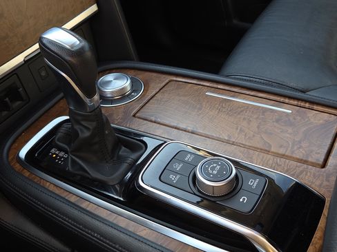 Used 2021 Nissan Armada SL w/ Captain's Chairs Package AWD/4WD image 25