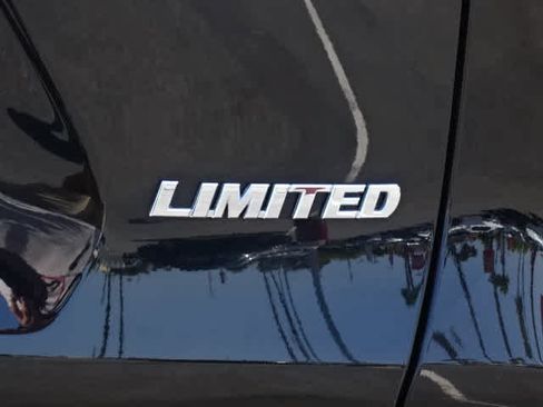 Used 2019 Toyota RAV4 Limited w/ Carpet Mat Package FWD image 11
