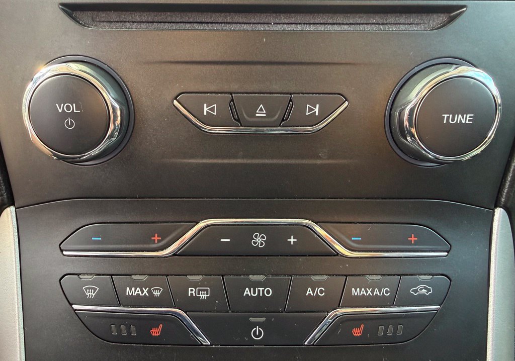 Used 2018 Ford Edge SEL w/ Equipment Group 201A AWD/4WD image 34