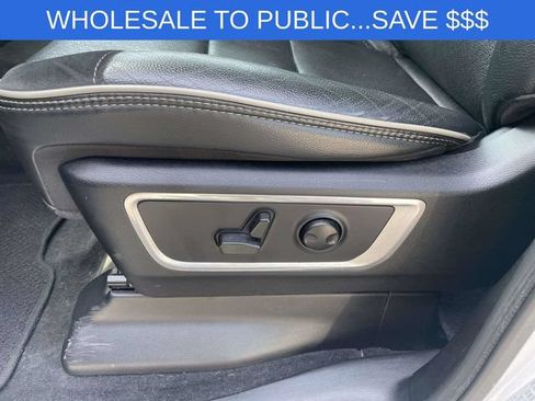 Used 2022 RAM 1500 Laramie w/ Off Road Group AWD/4WD image 19