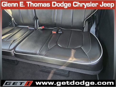 Used 2023 Chrysler Pacifica Limited w/ Uconnect Theater Family Group image 28