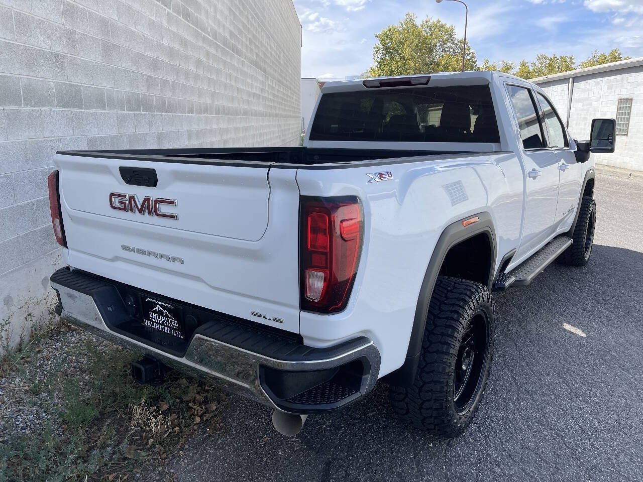 Used 2024 GMC Sierra 2500 SLE w/ SLE Convenience Package AWD/4WD image 4