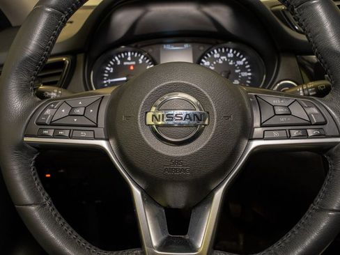 Used 2017 Nissan Rogue SV w/ SV Premium Package image 18