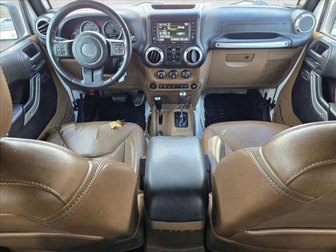 Used 2015 Jeep Wrangler Unlimited Sahara w/ Connectivity Group image 17