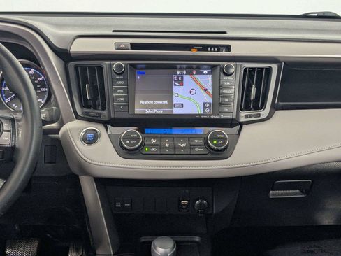 Used 2018 Toyota RAV4 XLE FWD image 43