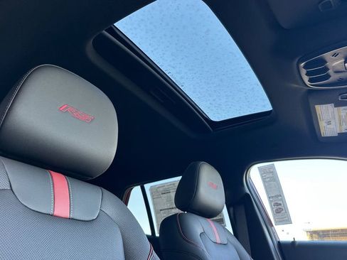 New 2026 Chevrolet Trax RS w/ Sunroof Package FWD image 18