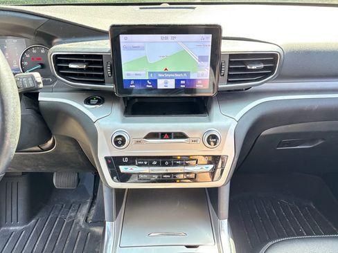 Used 2021 Ford Explorer XLT w/ Equipment Group 202A image 22
