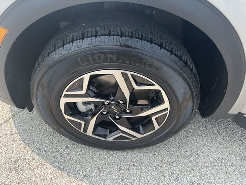 Used 2023 Kia Sportage LX image 17