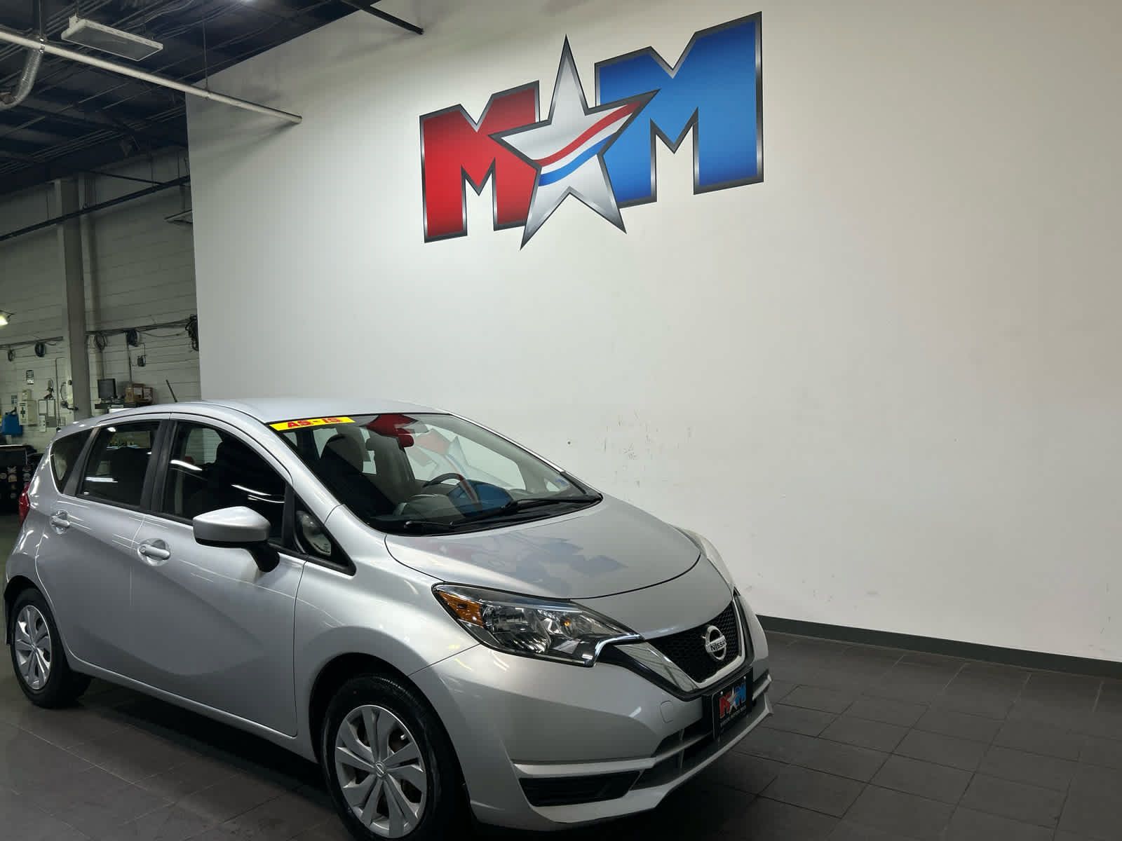Used 2017 Nissan Versa Note SV FWD image 2