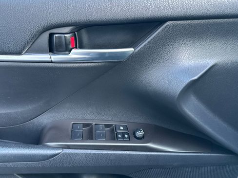 Used 2023 Toyota Camry SE image 15