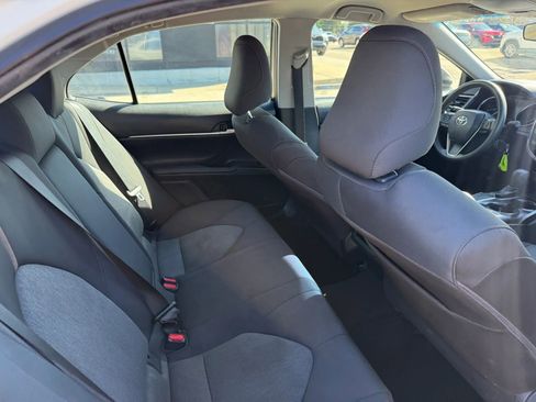 Used 2018 Toyota Camry LE image 22