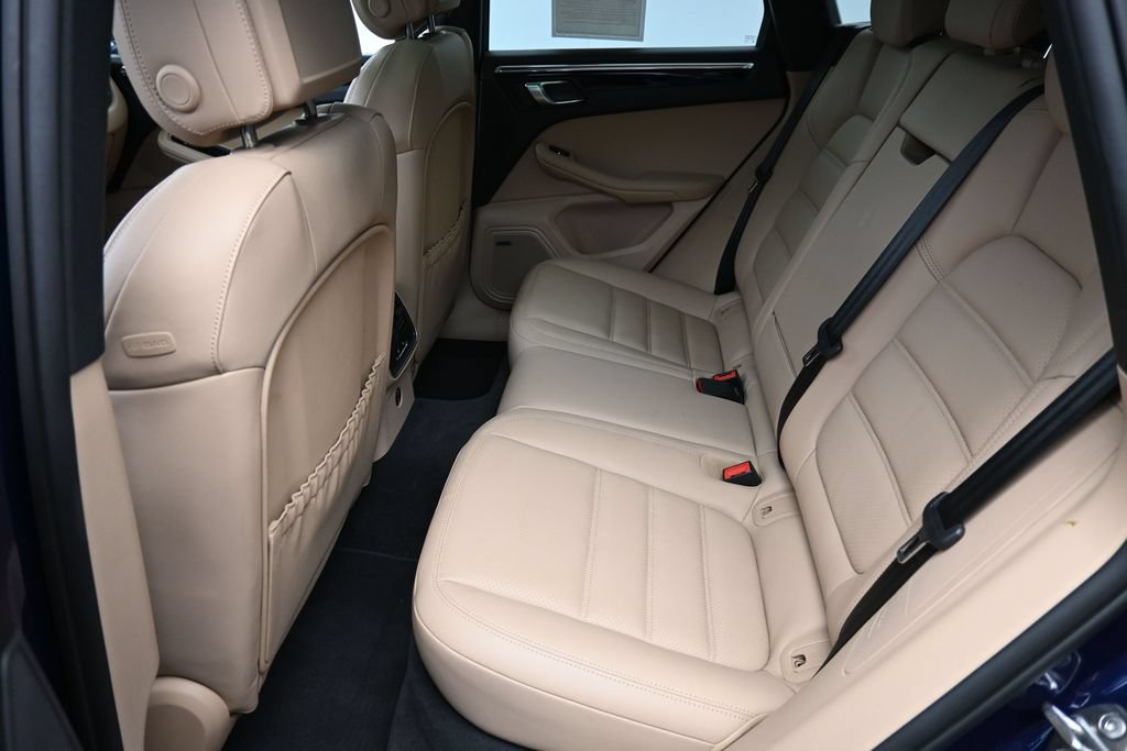 Certified 2025 Porsche Macan AWD/4WD image 7