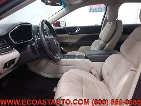 Used 2017 Lincoln Continental Select image 10