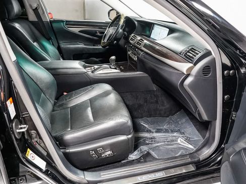 Used 2016 Lexus LS 460 w/ Comfort Package RWD image 17