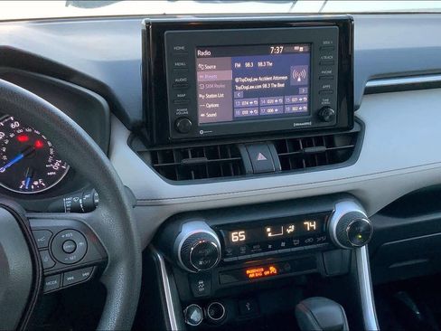 Used 2020 Toyota RAV4 XLE w/ Convenience Package image 7