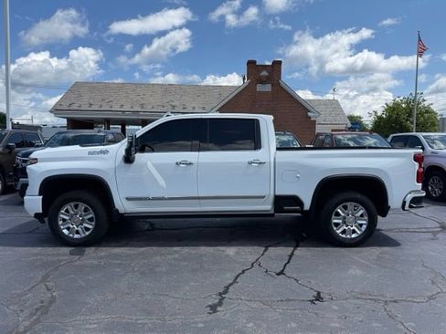 Used 2024 Chevrolet Silverado 2500 High Country AWD/4WD image 4