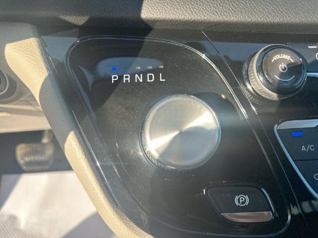 Used 2018 Chrysler Pacifica Touring-L FWD image 22