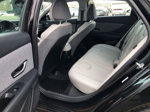 Certified 2024 Hyundai Elantra Limited image 33