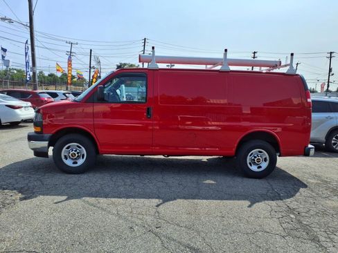 Used 2020 GMC Savana 3500 w/ Driver Convenience Package image 4