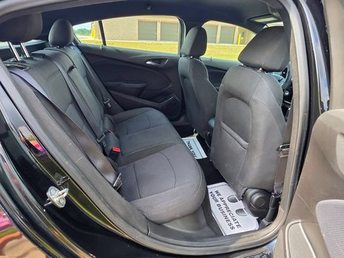 Used 2018 Chevrolet Cruze LT w/ Redline Edition FWD image 12