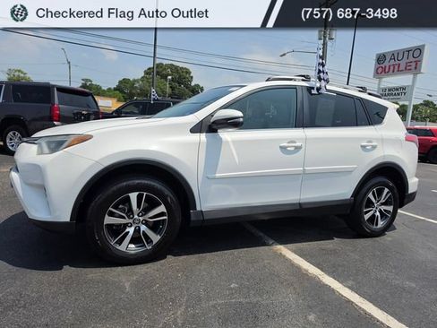 Used 2017 Toyota RAV4 XLE AWD/4WD image 2