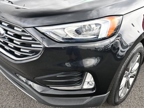 Used 2019 Ford Edge Titanium w/ Cold Weather Package AWD/4WD image 11