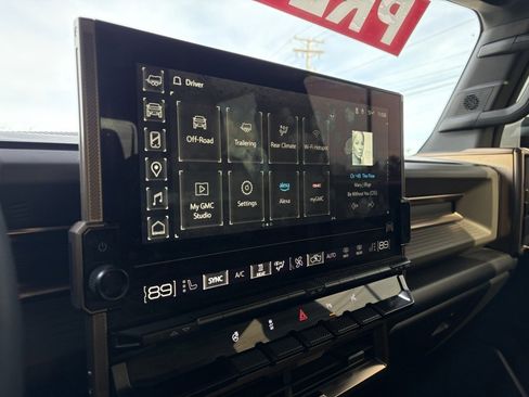 Used 2025 GMC Hummer EV 2X image 16