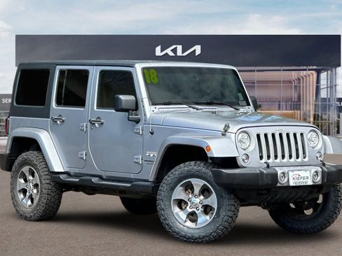 Used 2018 Jeep Wrangler Unlimited Sahara AWD/4WD image 2