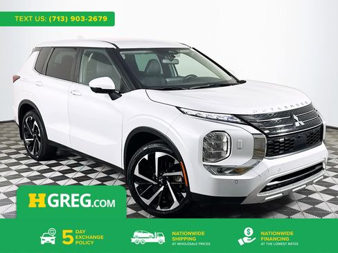 Used 2023 Mitsubishi Outlander SE image 1