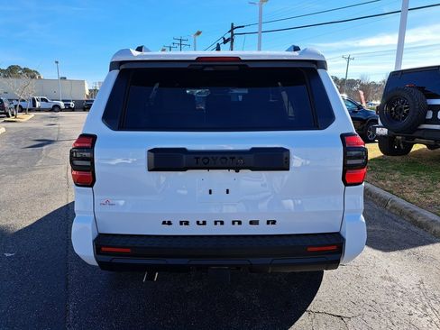 New 2026 Toyota 4Runner SR5 image 7