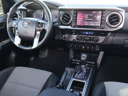 Used 2021 Toyota Tacoma TRD Sport w/ Technology Package image 11