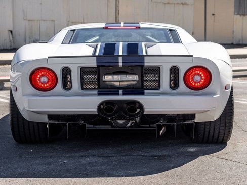 Used 2005 Ford GT RWD image 14