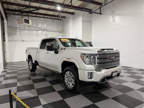 Used 2022 GMC Sierra 3500 Denali image 2