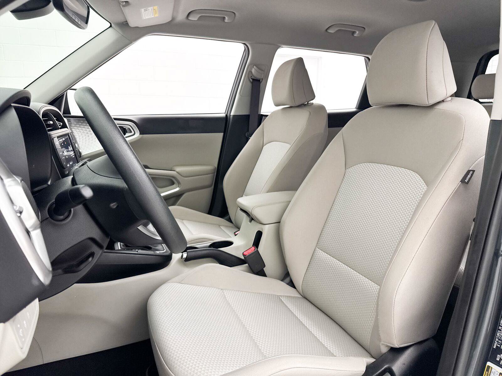 Used 2025 Kia Soul LX w/ LX Technology Package FWD image 18