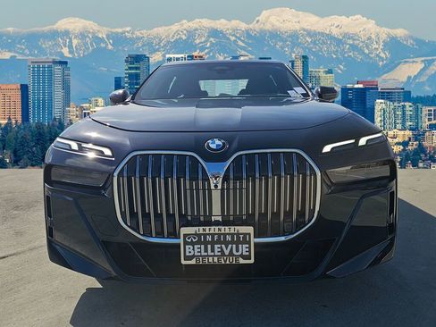 Used 2025 BMW 740i 740i image 2