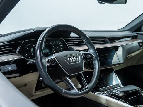 Used 2024 Audi Q8 e-tron Premium image 13